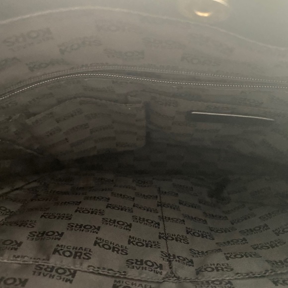 Micheal kors patent leather bag - Picture 3 of 7